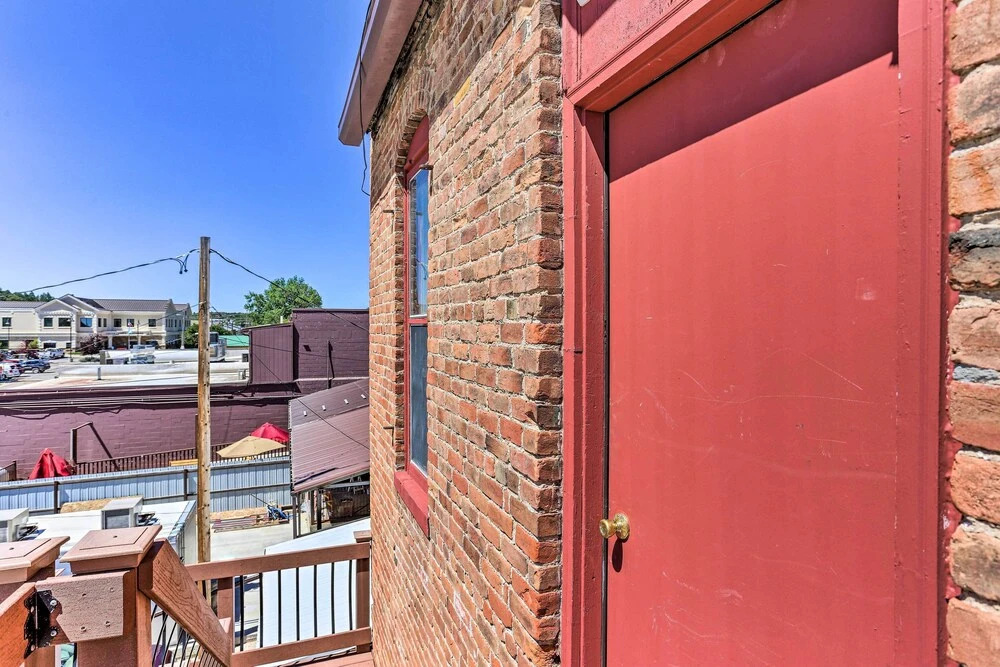 Walk to Dining, Breweries & Shops! Dtwn Custer Apt