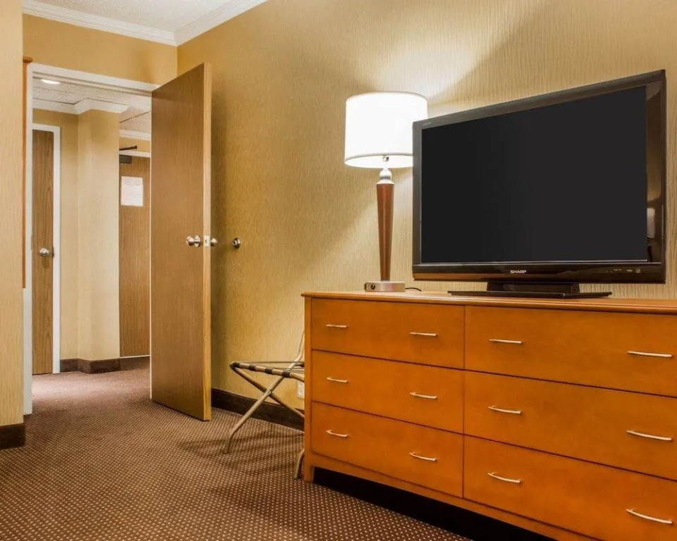 Quality Inn & Suites Riverfront Oswego