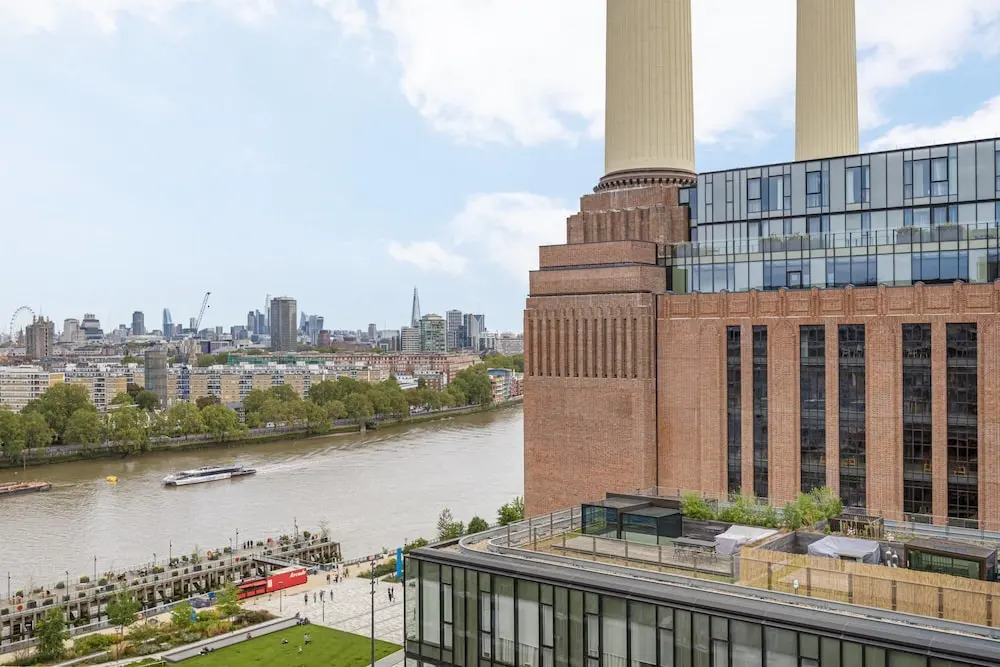 Battersea Power Station Flat With River Views