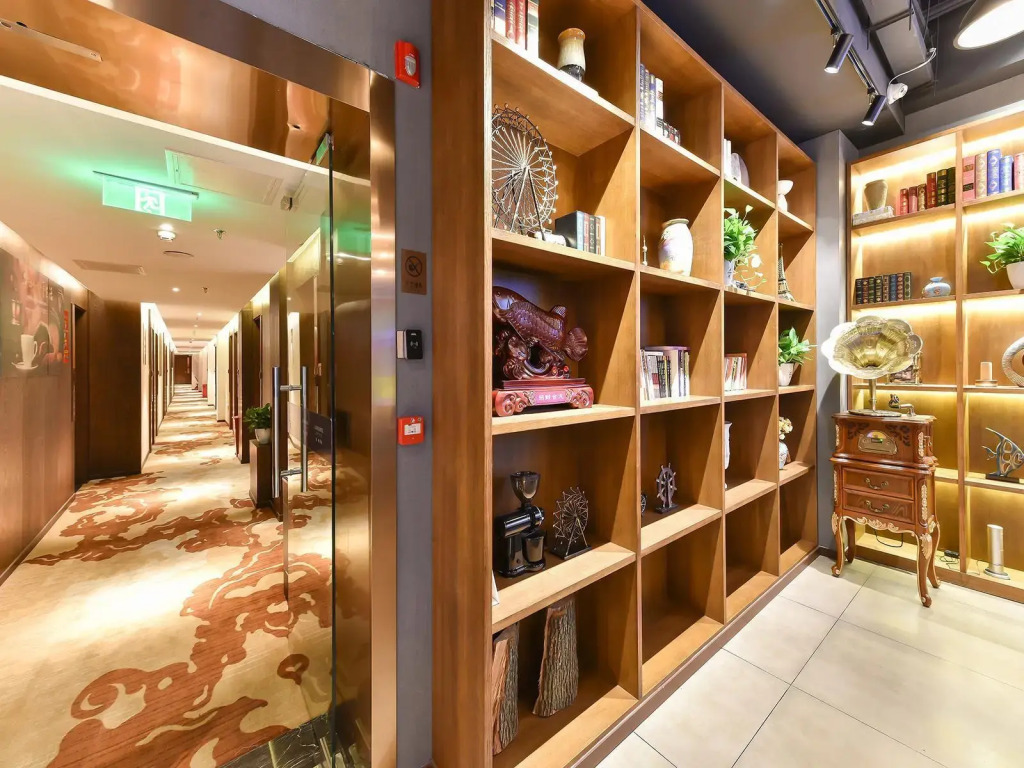 James Joyce Coffetel (Beijing South Railway Station Yongdingmenwai Subway Station)
