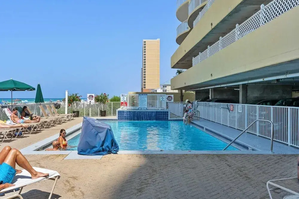 Beachfront Access, 2 Pools, Beach Service w/ Chairs Emerald Isle Resort 1308