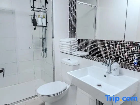Upper West Side Spencer Heights 2BR 1Car