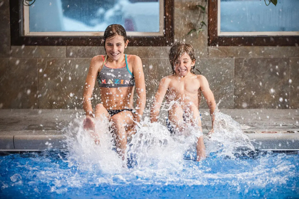 Gray Wolf Inn & Suites