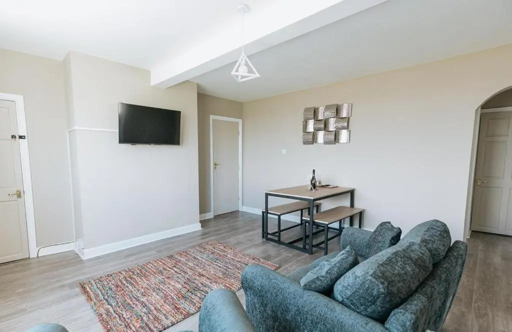 SEA VIEW - 3 bed apartment looking over Bridlington North Beach
