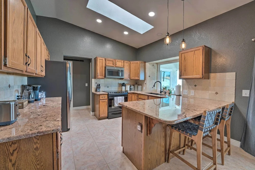 3 Mi to Lake Havasu State Park: Family Home