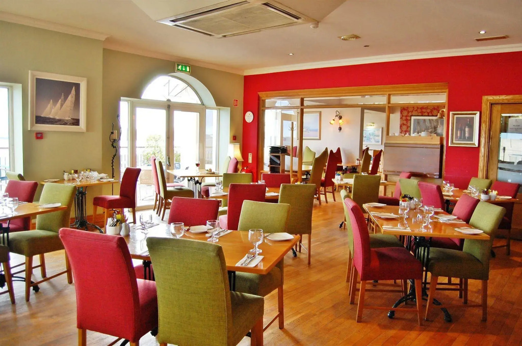 WatersEdge Hotel