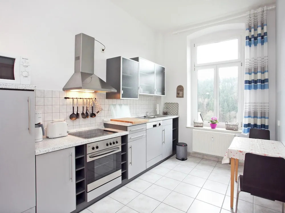 Moderne Villa in Borstendorf mit Park