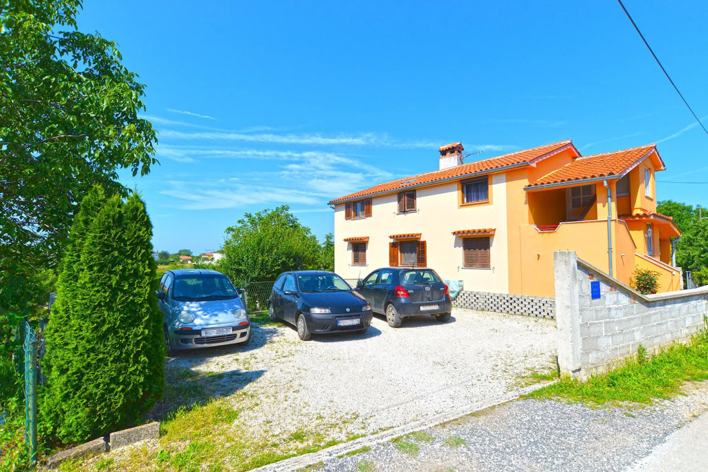 Apartment 1890