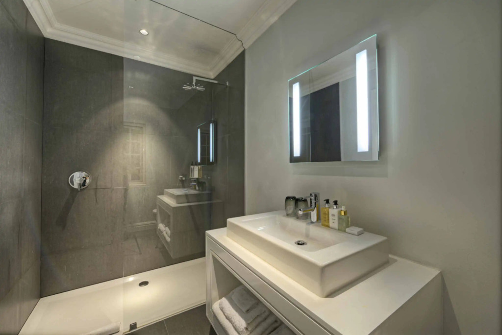 Three Boutique Hotel