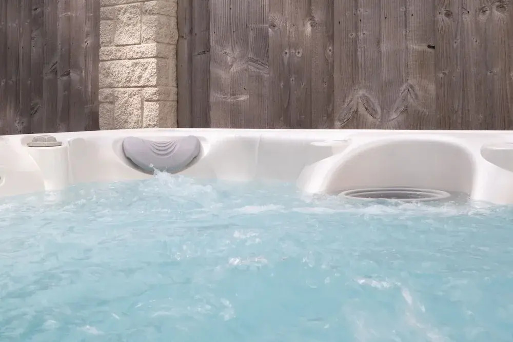 Glynmar - Sea Glimpses Hot Tub Pool Table
