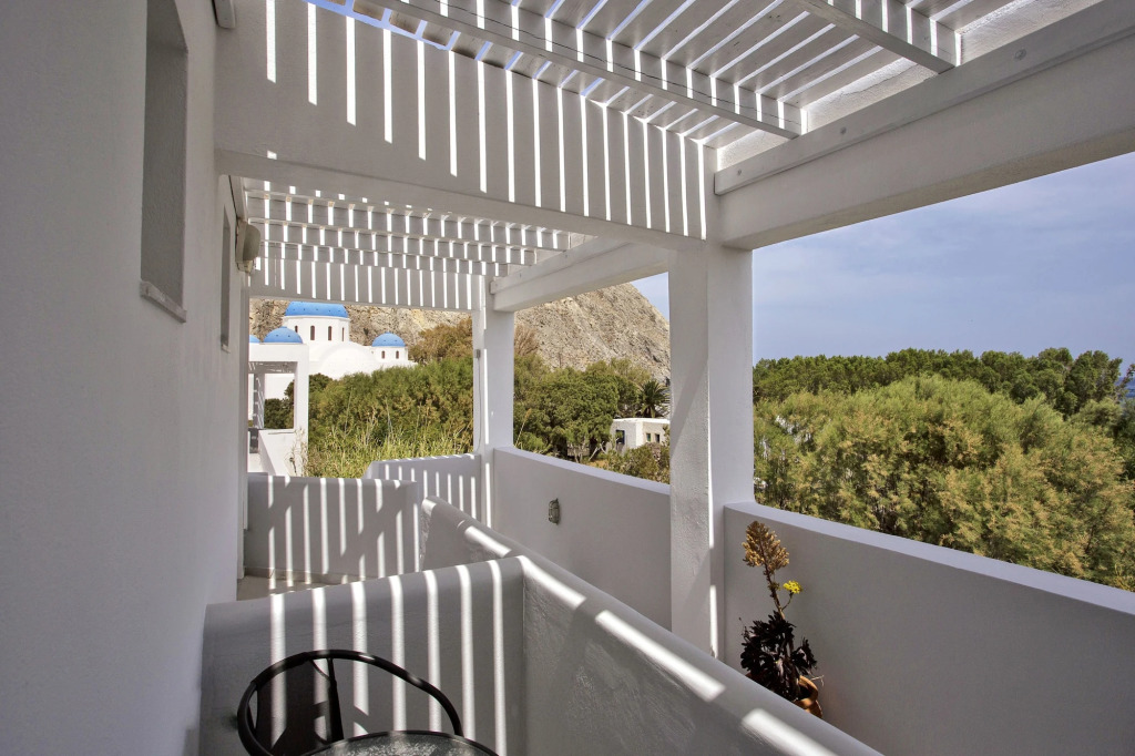 Sunrise Studios in Perissa