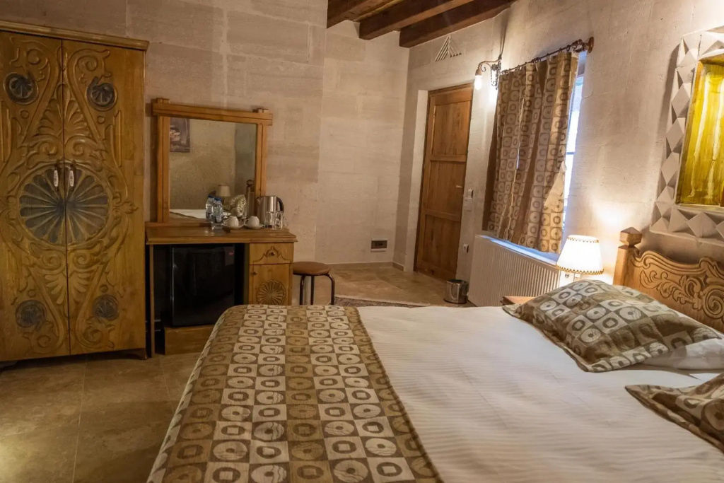 Elite Cave Suites