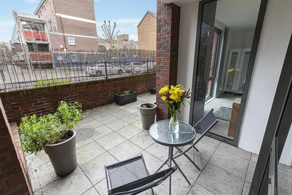 Stylish 2-bed flat w/ terrace in South East London