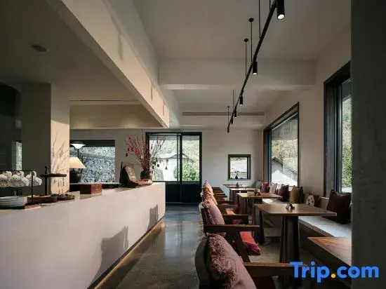 Yueshanju Jingshang Holiday Homestay ( Zhangjiajie National Forest Park)