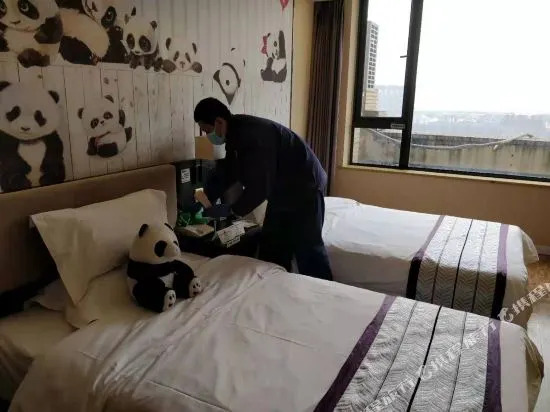Super 8 by Wyndham Chengdu West Near Bai Cao Lu Subway Station