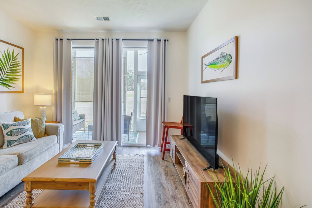 Golf Course View & Pool Access: River Oaks Condo