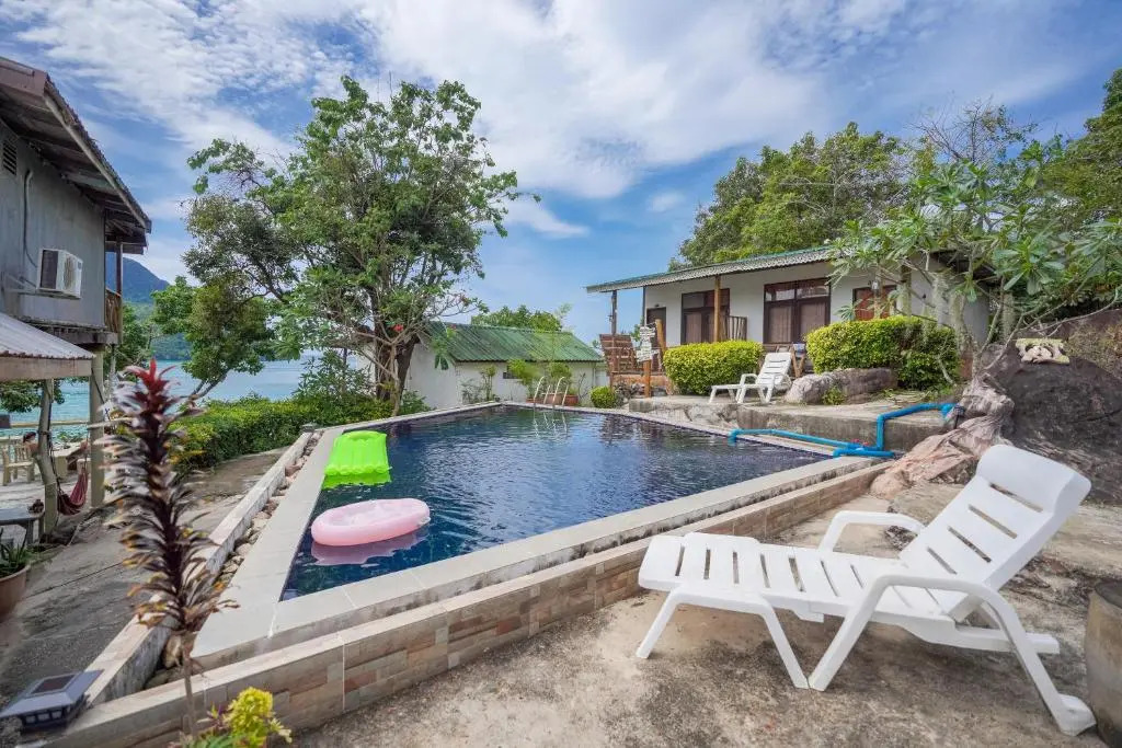 Phi Phi Cozy Seafront Resort