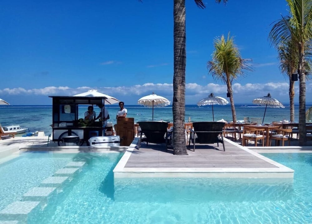 Ohanas Beachfront Resort & Beach Club
