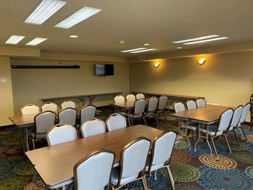 Best Western Watertown Inn & Suites