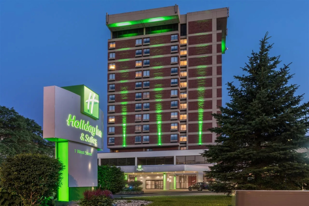 Holiday Inn & Suites Pittsfield-Berkshires by IHG