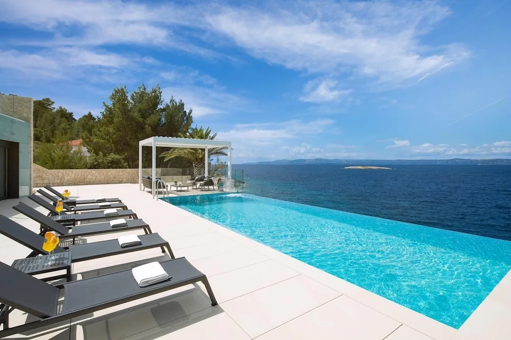 Luxury Villa Palma de Korkyra with Pool