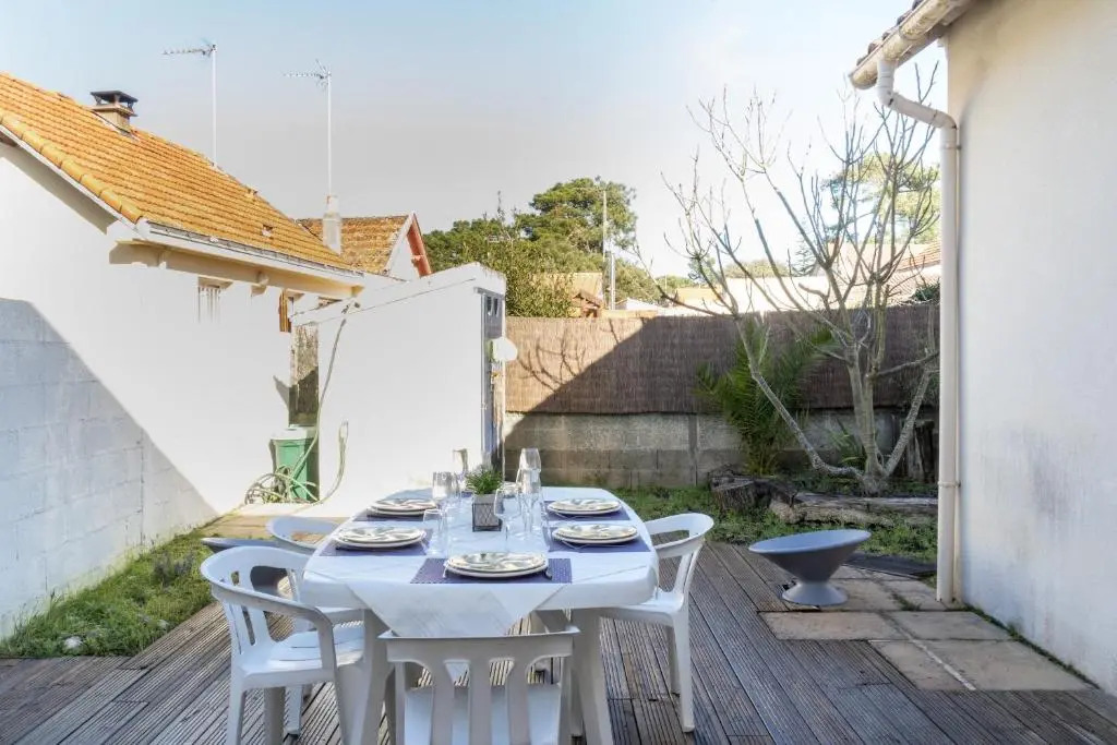 Maison de Bourg a Deux Pas de la Mer