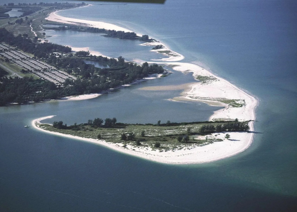 DoubleTree by Hilton Tampa Rocky Point Waterfront