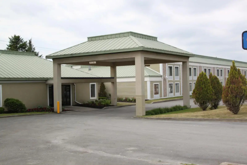 Clarion Inn & Suites Cortland - University Area