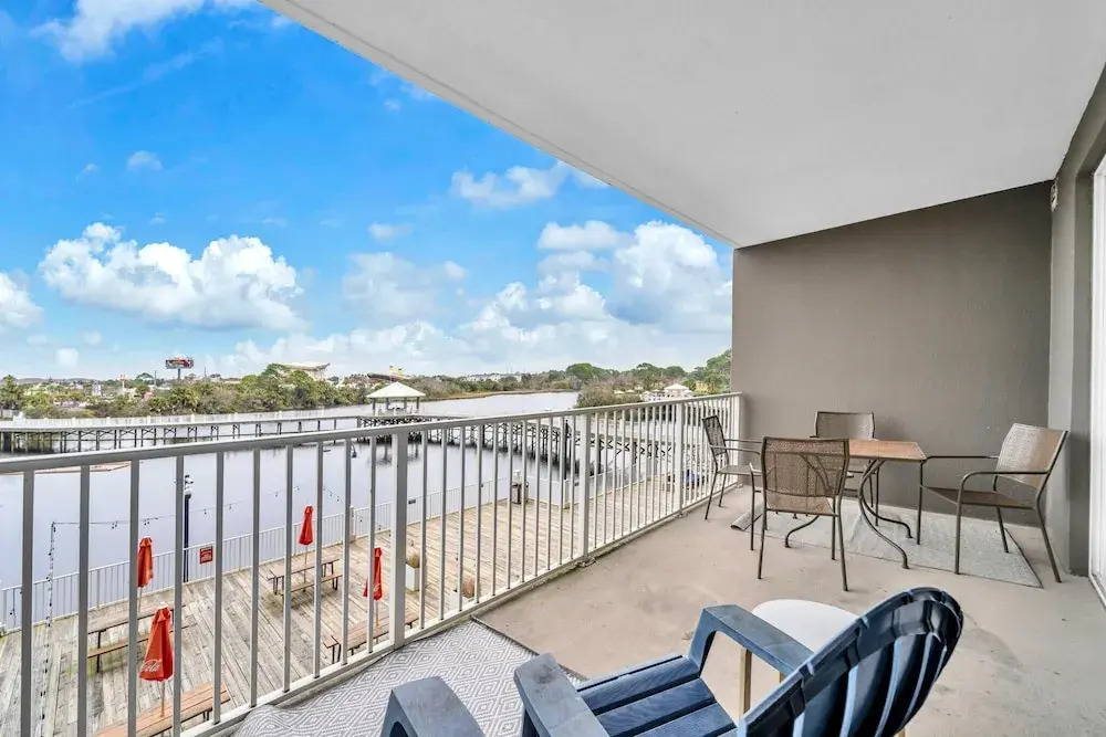 Laketown Wharf 116