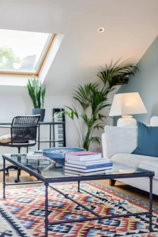 Light 2 Bedroom Flat With Roof Terrace