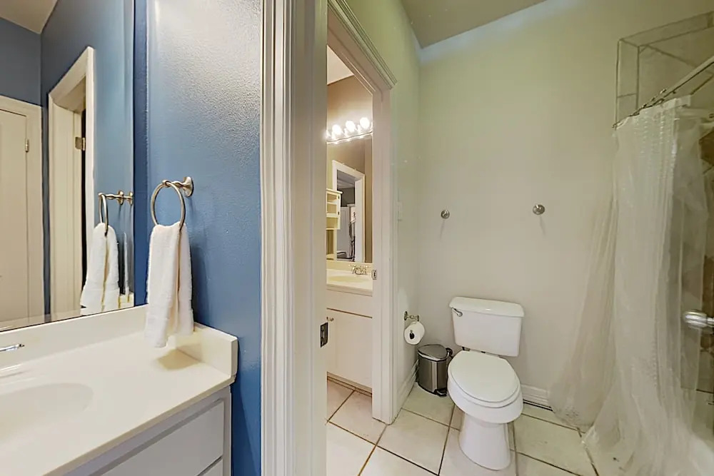 West Lake Wonder W/ Private Pool & Outdoor Kitchen 6 Bedroom Home