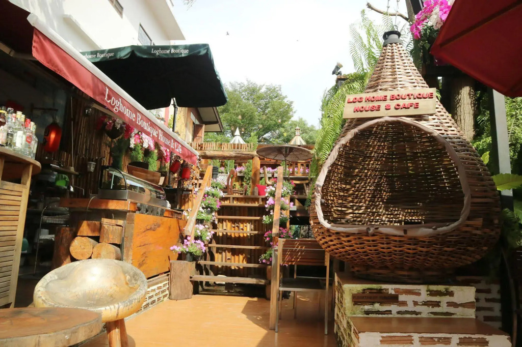 Loghome Boutique