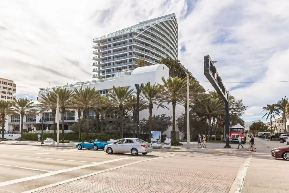 Stunning Oceanfront Condo W/ Extended Balcony 2 Bedroom Condo by RedAwning, Fort Lauderdale