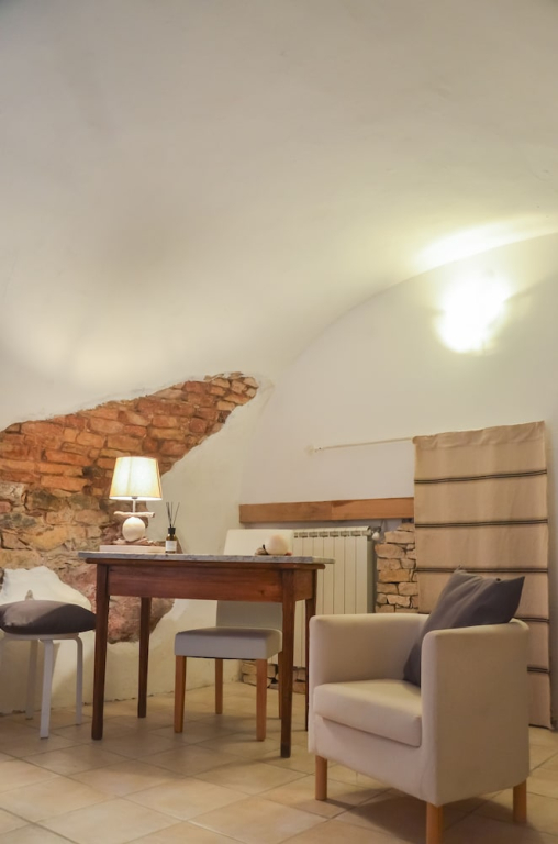 DEMIVIE GUESTHOUSE