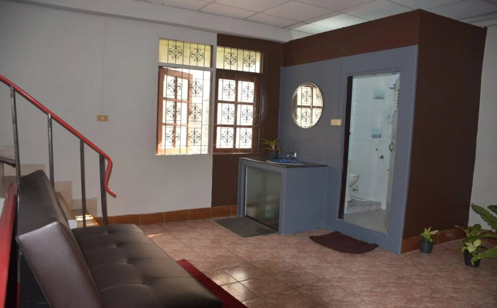 Empo Hostel at 30 Onnut
