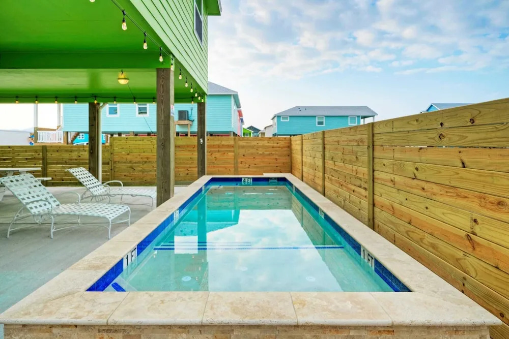 Sleeps 21, 2 Homes Private Pool, Patio Lounge w/ Fire Pit, Bar, TV, & Games