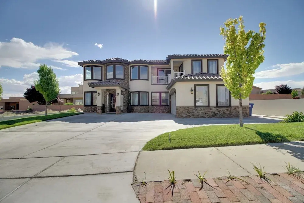 3 Mi to Rio Grande: Albuquerque Home w/ Balcony