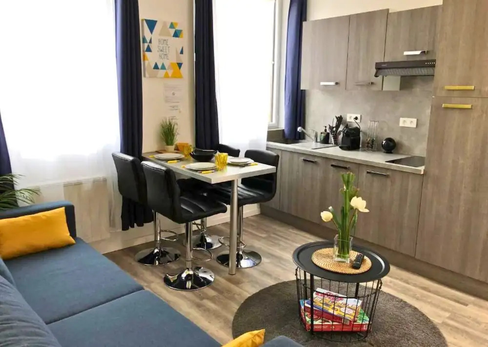 Studio en plein centre de Saint-Omer - à 5 min de la gare, parking privé gratuit