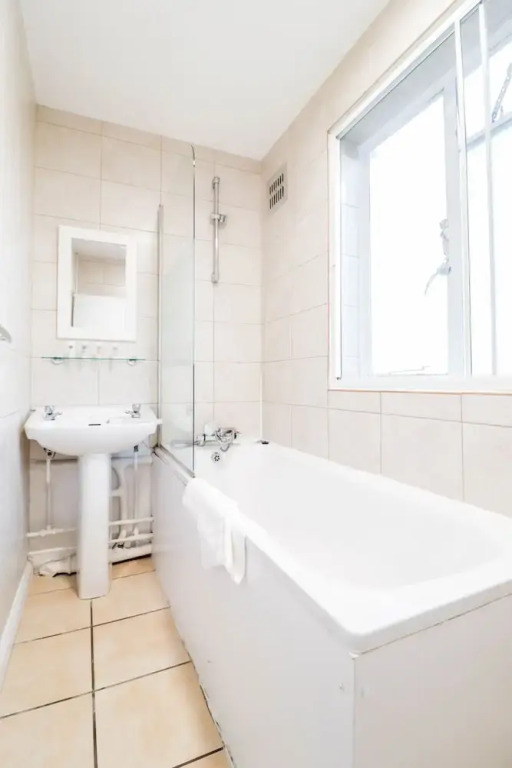 Lovely 3 Bedroom Maisonette