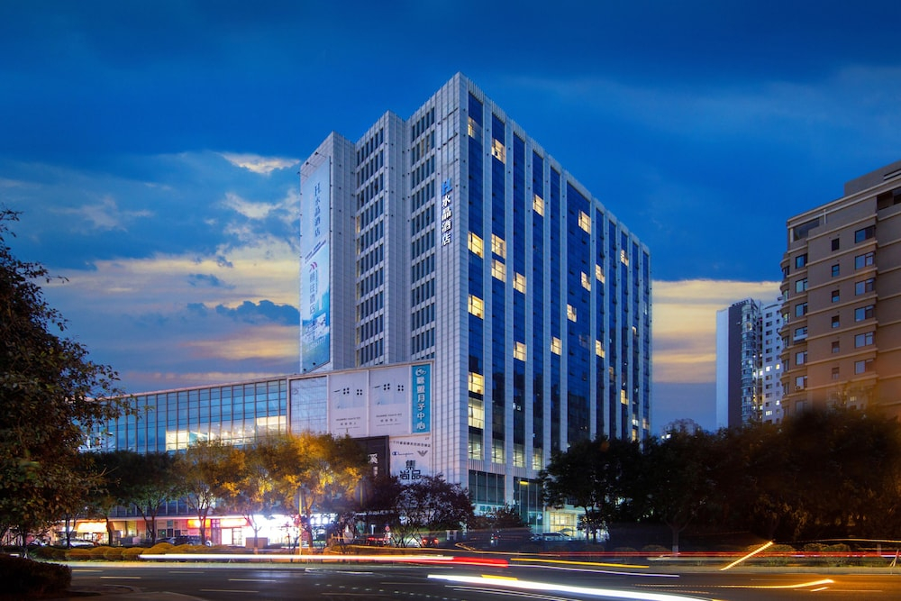 H Crytal Hotel (Jinma Road, Dalian Development Zone)