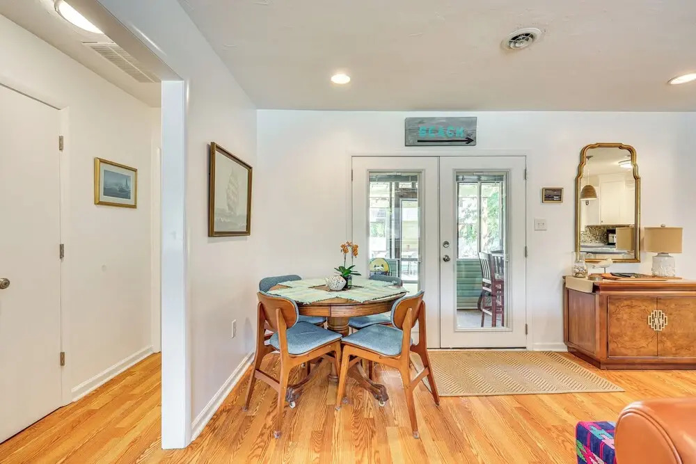 Oak Island Cottage: Minutes to Long Beach!