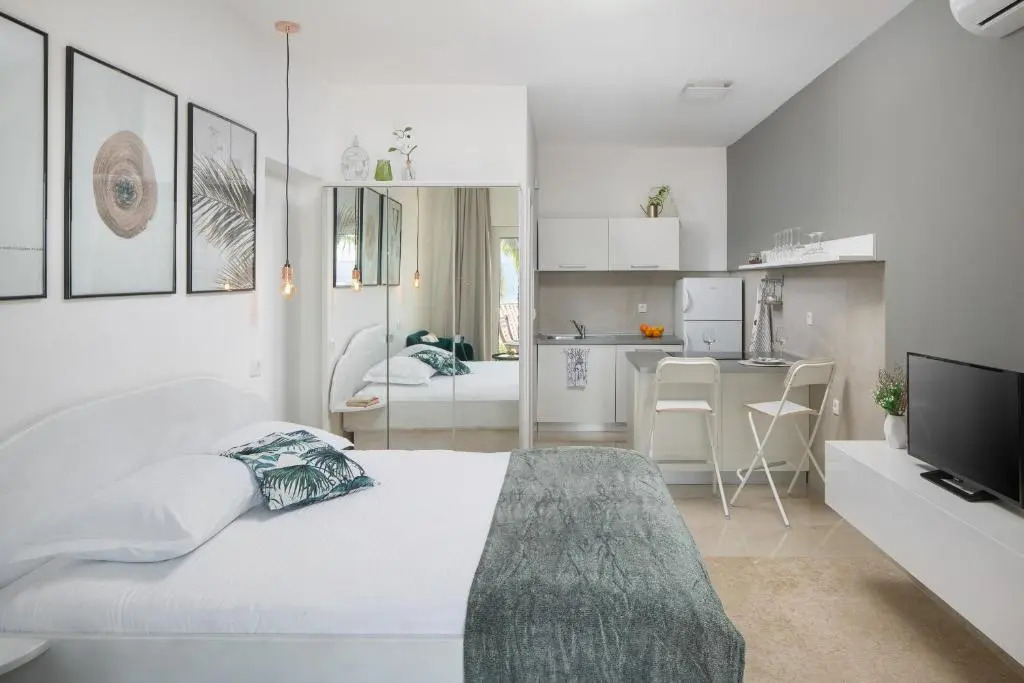 Studio apartment close to the sea - parking