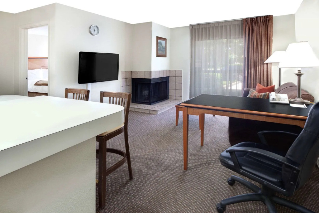 Value Suites Extended Stay - Arlington