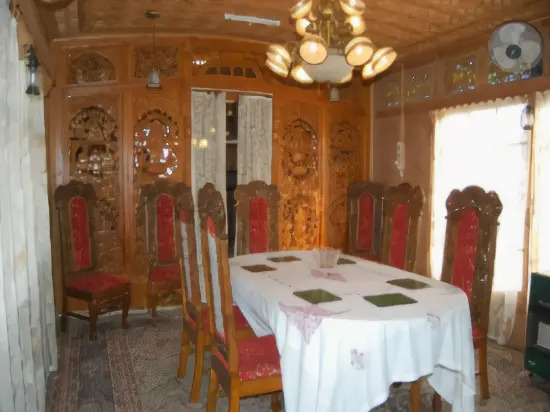 Houseboat Appolo Eight