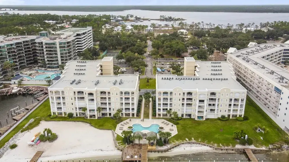 Spacious Condo on the bay Indoor Outdoor Pool