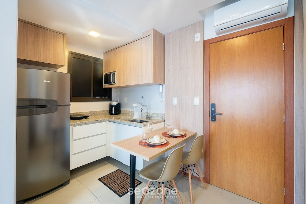 Studio in Condo w/ Pool and Gym Ftw1106
