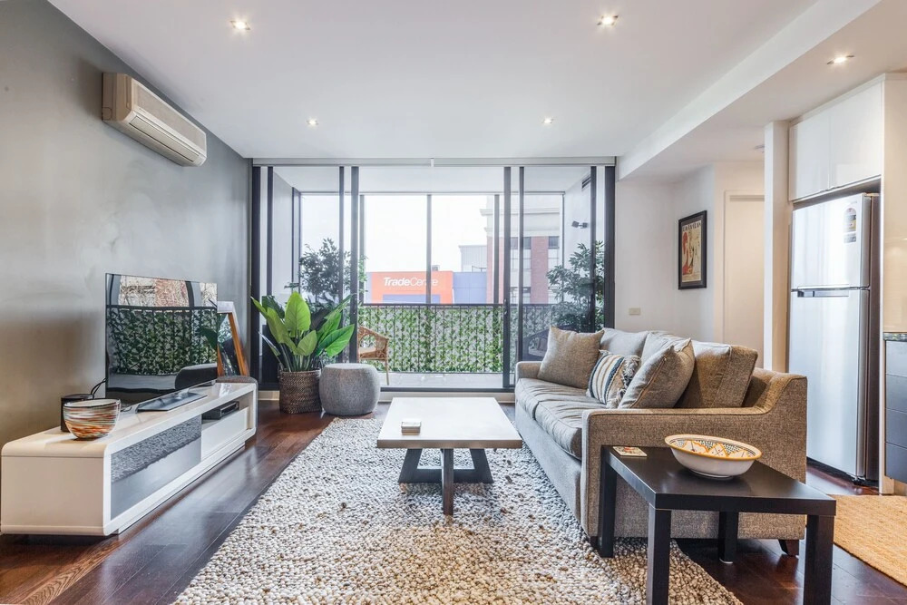 Stylish 2 bed 2 bath parking wifi pool