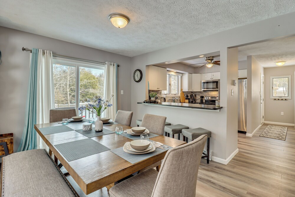 Contemporary House in Lakeside Community! Poconos