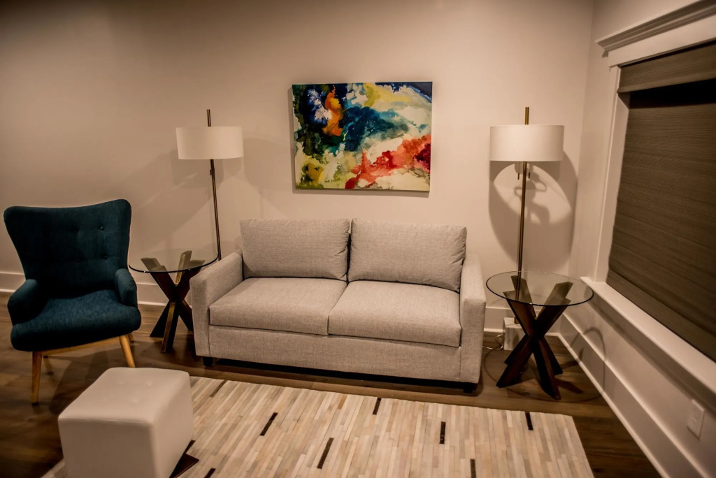 493 King Luxury Suites
