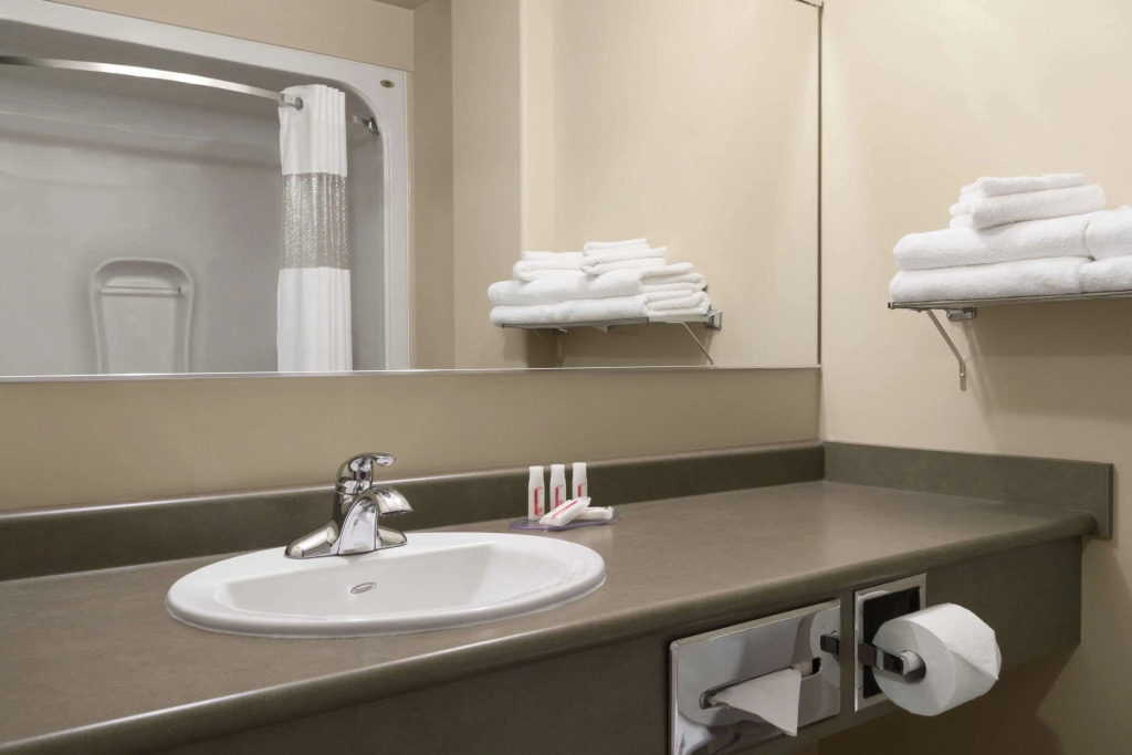 Days Inn by Wyndham Thunder Bay North